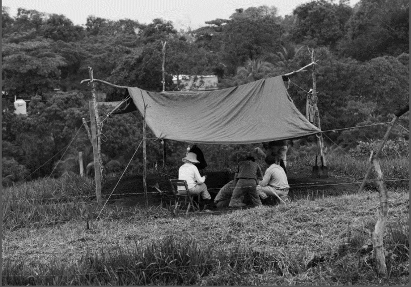 Arqueologos trabajando en sitio Etileno XXI.jpg